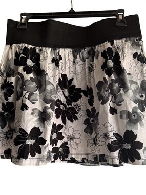 Black & White Floral Flowy Skirt w/ Elastic Waist & Pockets